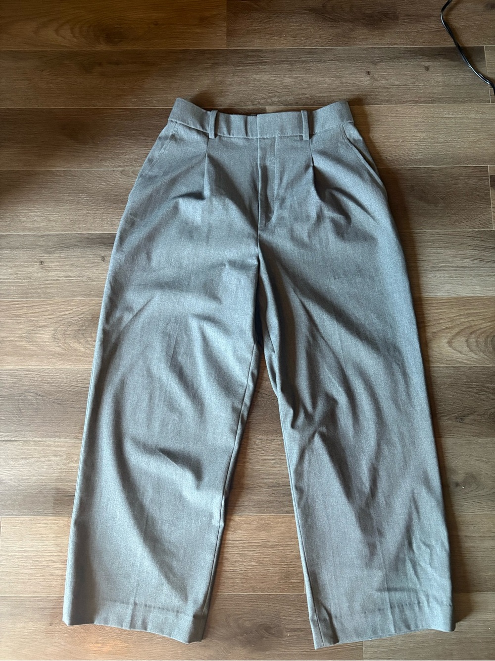 Uniqlo Light Gray Pleated Dress Pants